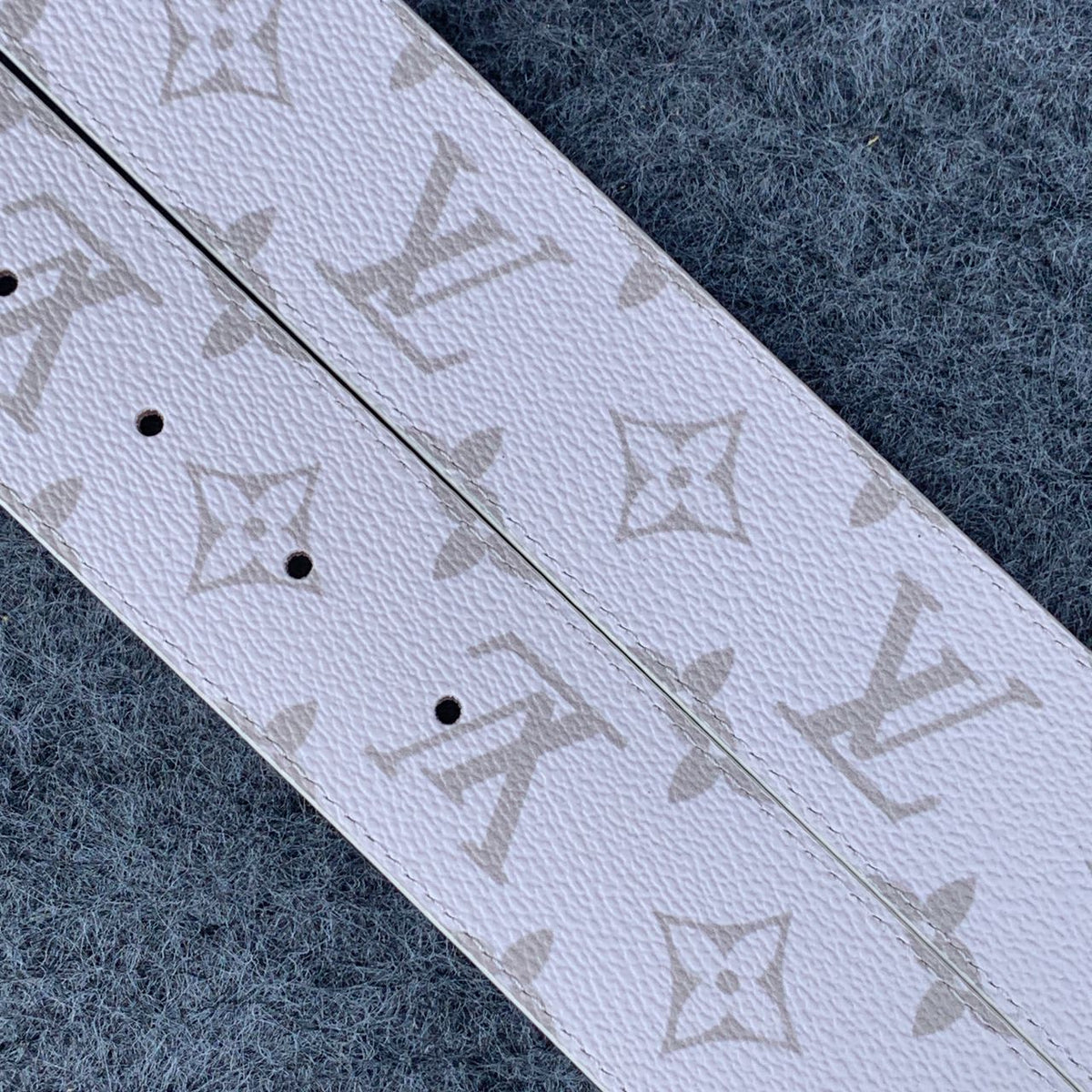 LV Initiales 40mm Reversible Belt ‘White’