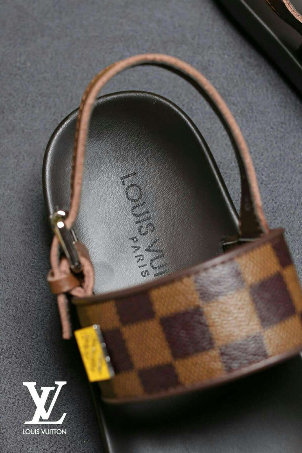L V  M E N S  S A N D A L S